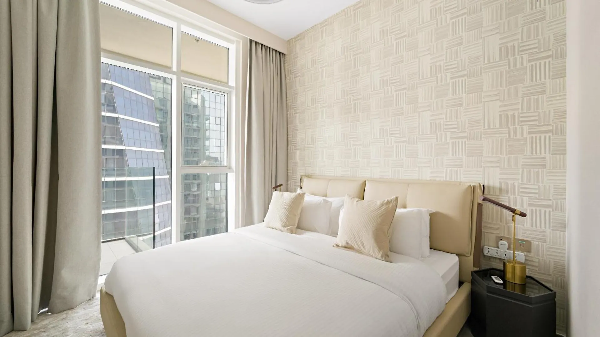 Stylish 2Br In Business Bay Canal View Pool & Gym Dubai United Arab Emirates