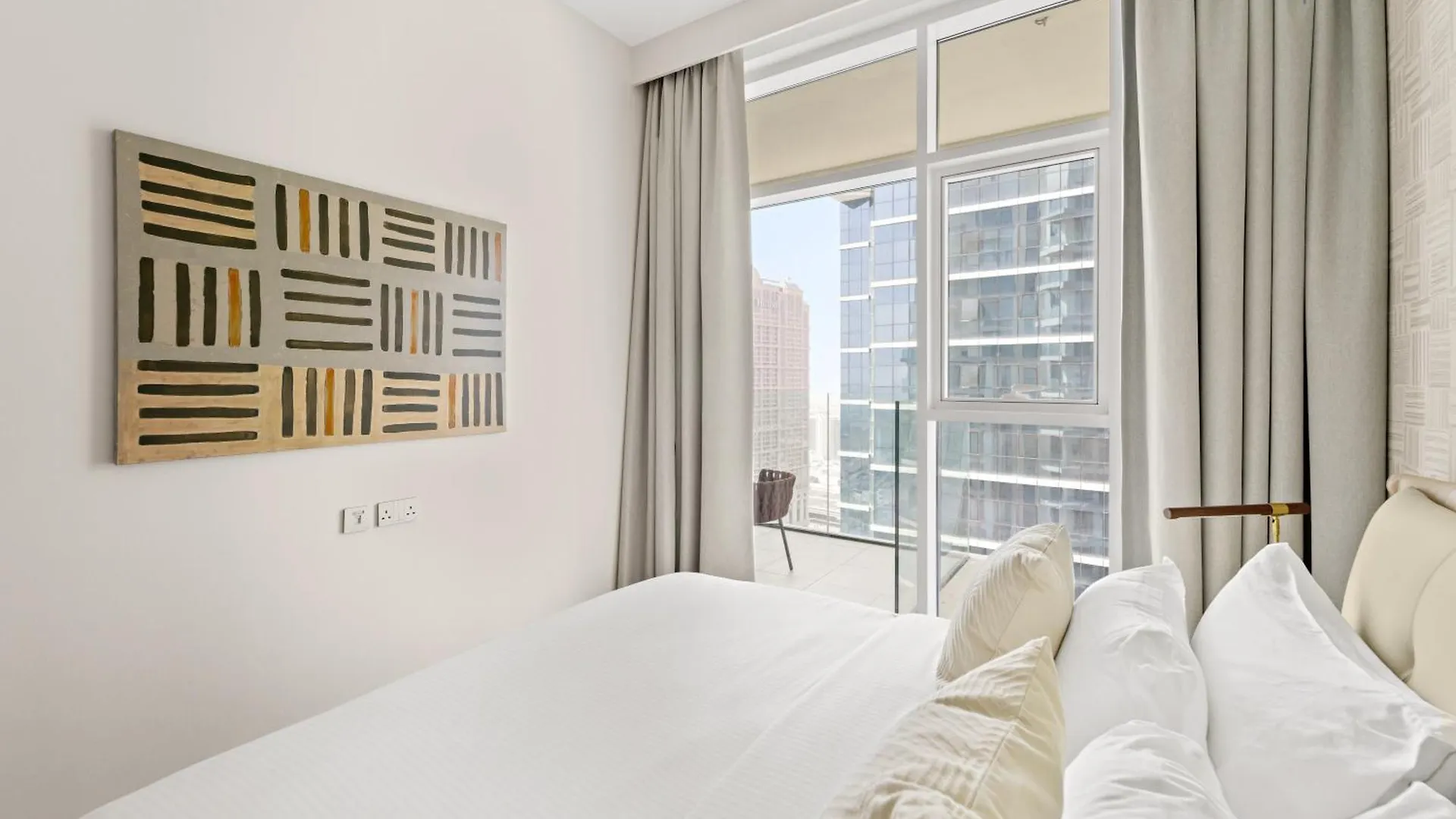 Stylish 2Br In Business Bay Canal View Pool & Gym Dubai Apartment