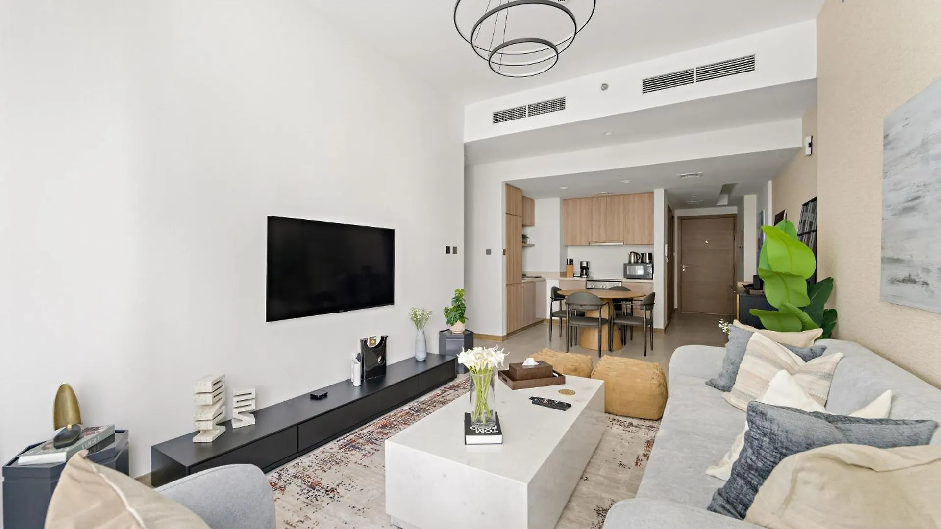 Stylish 2Br In Business Bay Canal View Pool & Gym Dubai Apartment