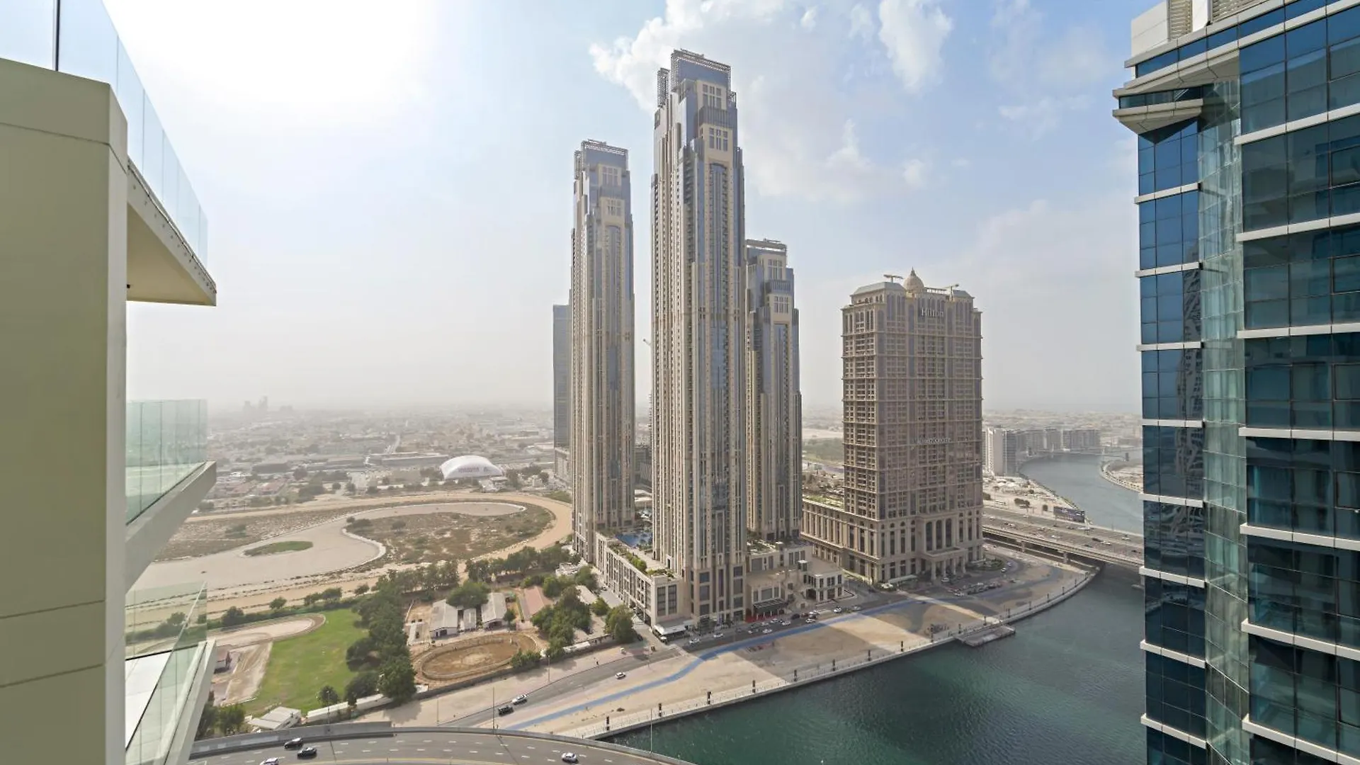 Stylish 2Br In Business Bay Canal View Pool & Gym Dubai